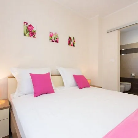 Strandnahe Schoene Mit Klima, Wifi Appartement *